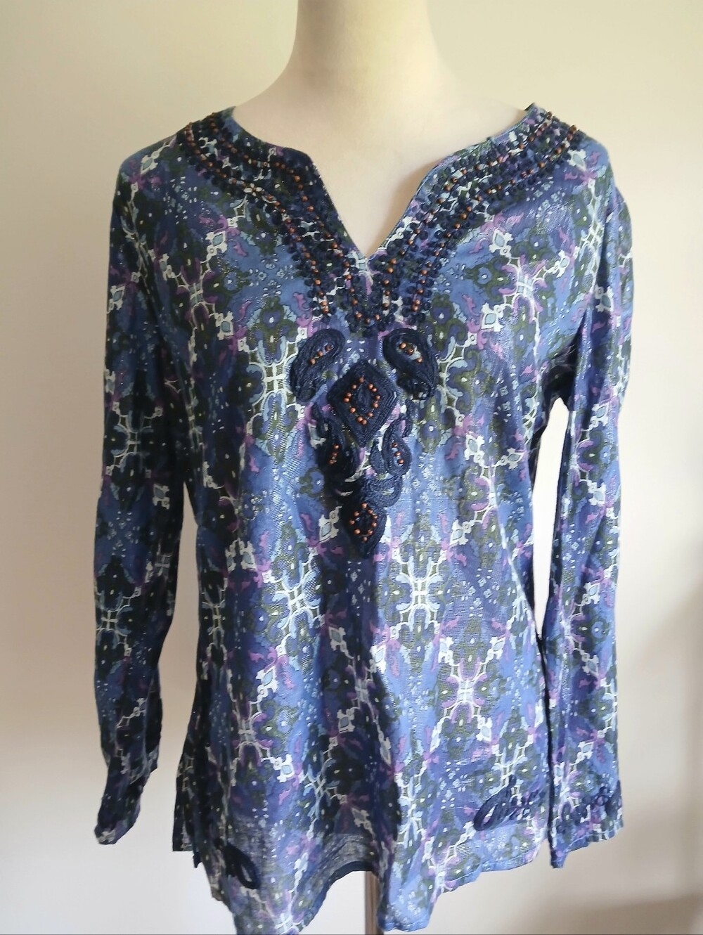 Life Style-Paisley-Long Sleeves-V Neck-Beading-Embroidery-Size Medium